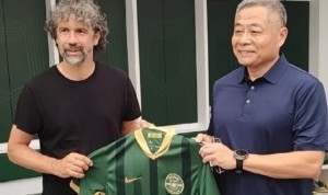 爱游戏官方首页-托马西造访浙江足球俱乐部，或者浙江队球衣